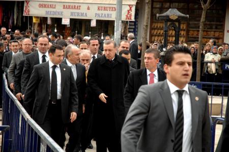 camiye-alinmayan-yasli-adamdan-basbakan-a-padisah-misin--515649